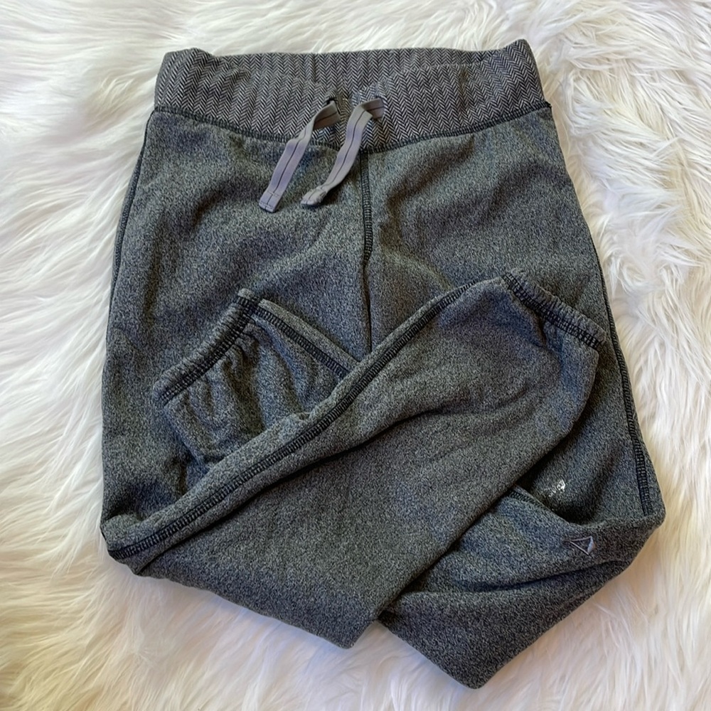 Ivivva size 6 sweat pants